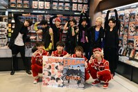 試行錯誤しながら「EBiDAN」のポーズをとるDISH//と超特急。