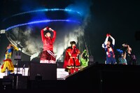 さいたまスーパーアリーナには9人の“未確認中学生”が登場した。