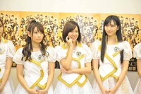 左から外岡えりか、遠藤舞、横山ルリカ。