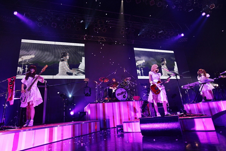 東京・Zepp DiverCity TOKYOでのツアーファイナルの模様。（Photo by HayachiN）
