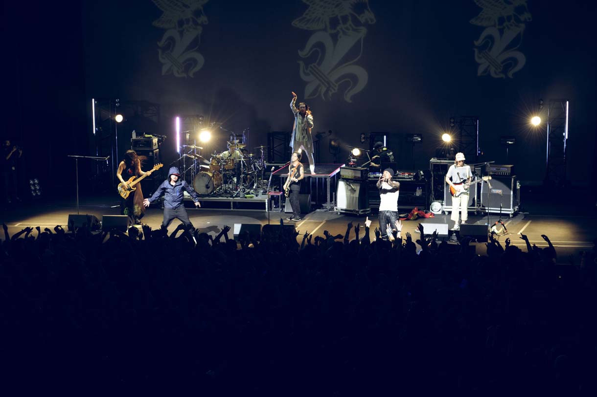 「ROCK BAND」パフォーマンス時の様子。（Photo by Kentaro Kambe）