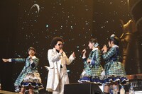 「私立恵比寿中学 年忘れ大学芸会2013『エビ中のスター・コンダクター』」の様子。