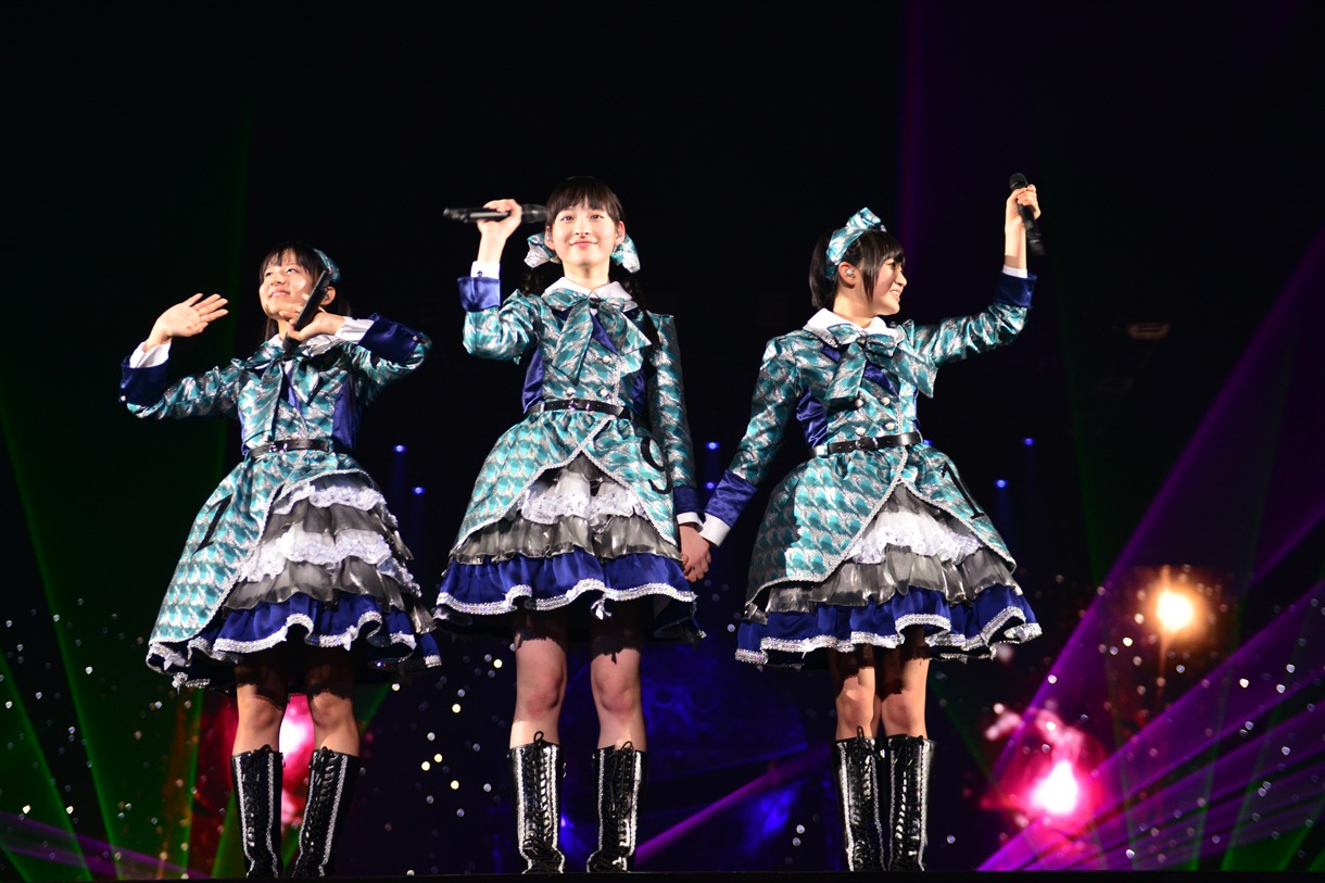 左から瑞季、松野莉奈、柏木ひなた。