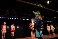 ご祈祷の様子。 (c)AKS