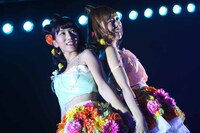 6期生による歌唱の様子。 (c)AKS