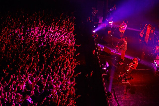 クリープハイプ「秋、零れる程のクリープハイプ」東京・Zepp DiverCity TOKYO公演の様子。