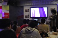 カラオケリサイタルが行われている会場の様子。