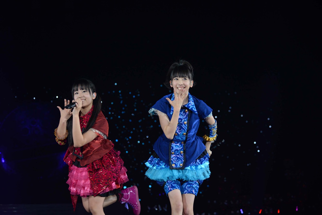 今回のライブでは初披露となったユニット＆ソロ曲も。写真は瑞季（左）と真山りか（右）による“中学5年生”ユニット「おりじねぇたぁ」。