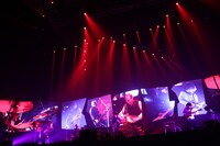 吉井和哉「10th Anniversary YOSHII LOVINSON SUPER LIVE」の様子。（Photo by MITCH IKEDA）