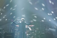 吉井和哉「10th Anniversary YOSHII LOVINSON SUPER LIVE」の様子。（Photo by MITCH IKEDA）