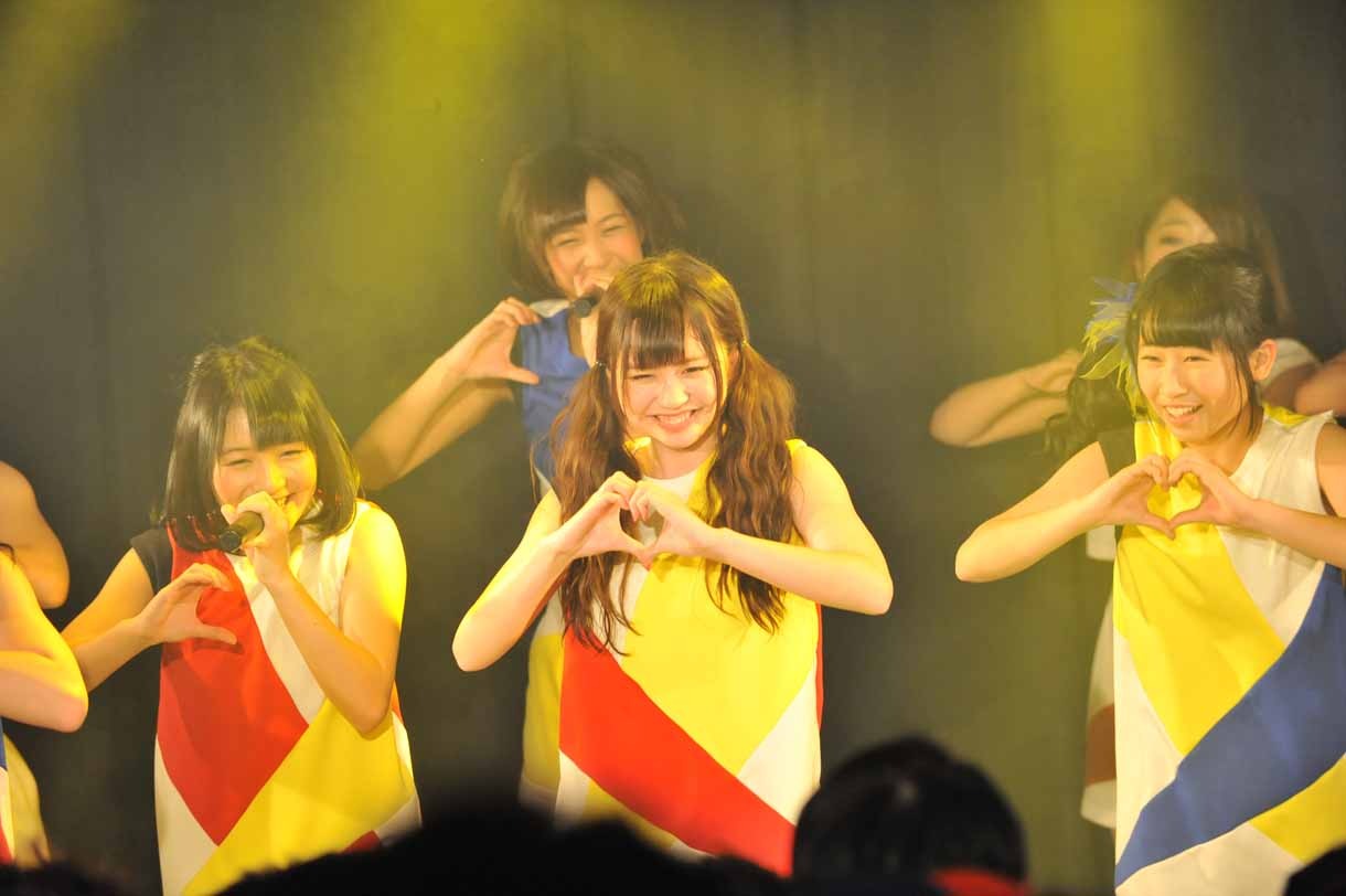 左から瑞稀もえ、新木さくら、桜愛美。