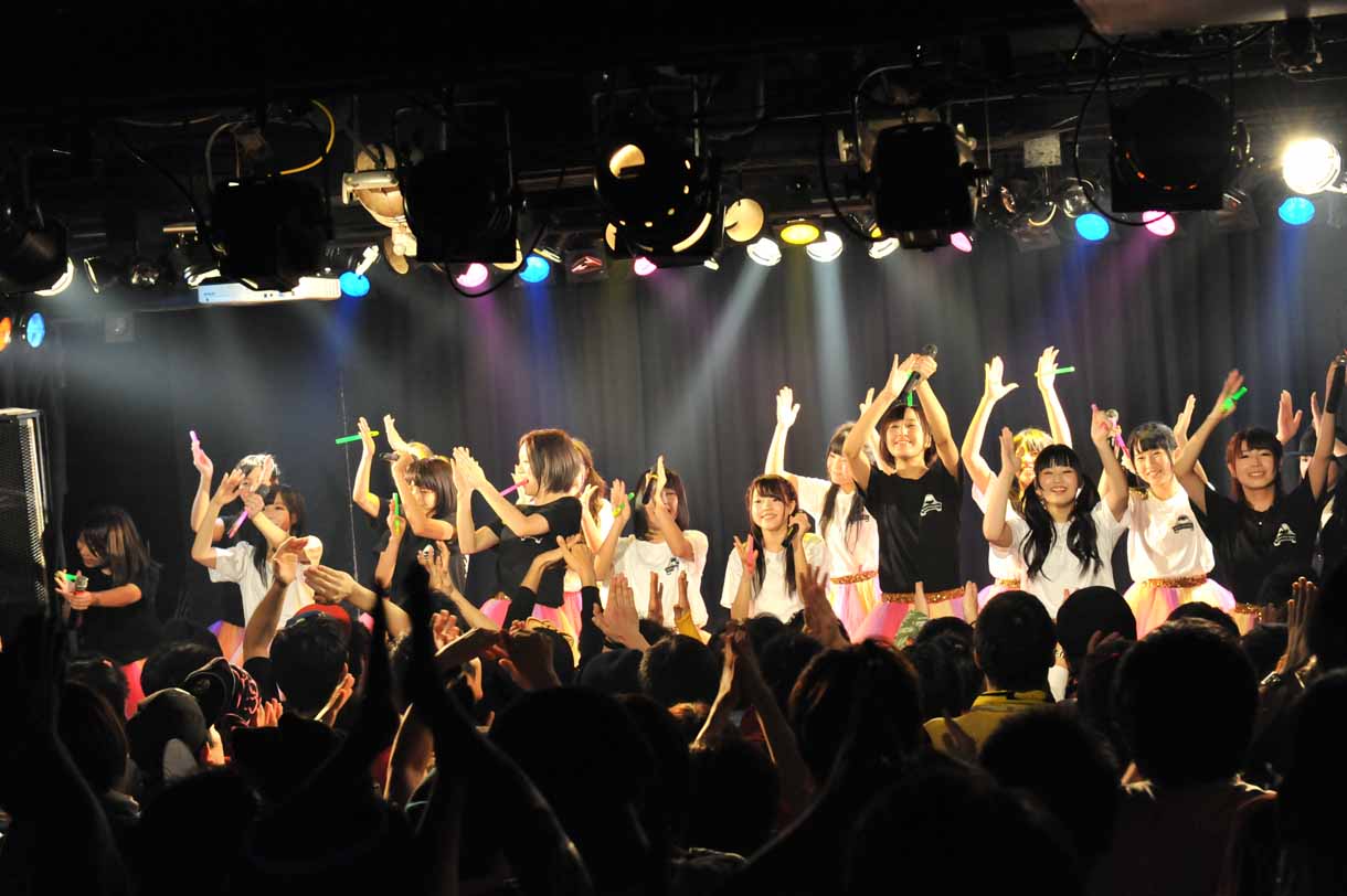 「LinQ ちかっぱ全国ツアー2013」名古屋公演の様子。