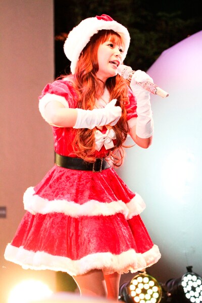東京ドームシティに舞い降りたしょこたんサンタ。