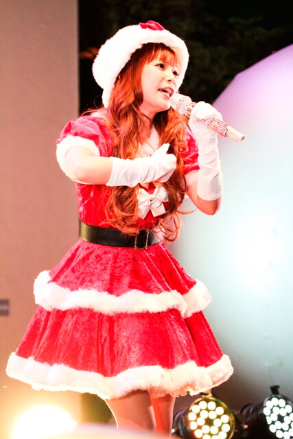 東京ドームシティに舞い降りたしょこたんサンタ。