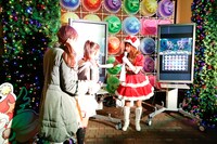 子供の夢を叶えるしょこたんサンタ。