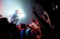 Crossfaith「APOCALYZE WORLD TOUR 2013 : JAPAN FINAL SERIES」東京・TSUTAYA O-EAST公演の様子。（Photo by kohi photography）