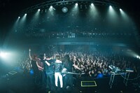 最後は5人が肩を組み、ワールドツアーの終わりを噛みしめた。（Photo by kohi photography）