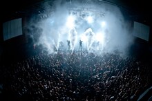 Crossfaith「APOCALYZE WORLD TOUR 2013 : JAPAN FINAL SERIES」東京・TSUTAYA O-EAST公演の様子。（Photo by kohi photography）