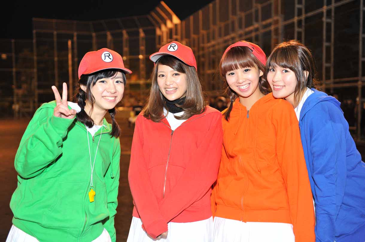 左から槙田紗子、安斉奈緒美、岩村捺未、藤本有紀美。