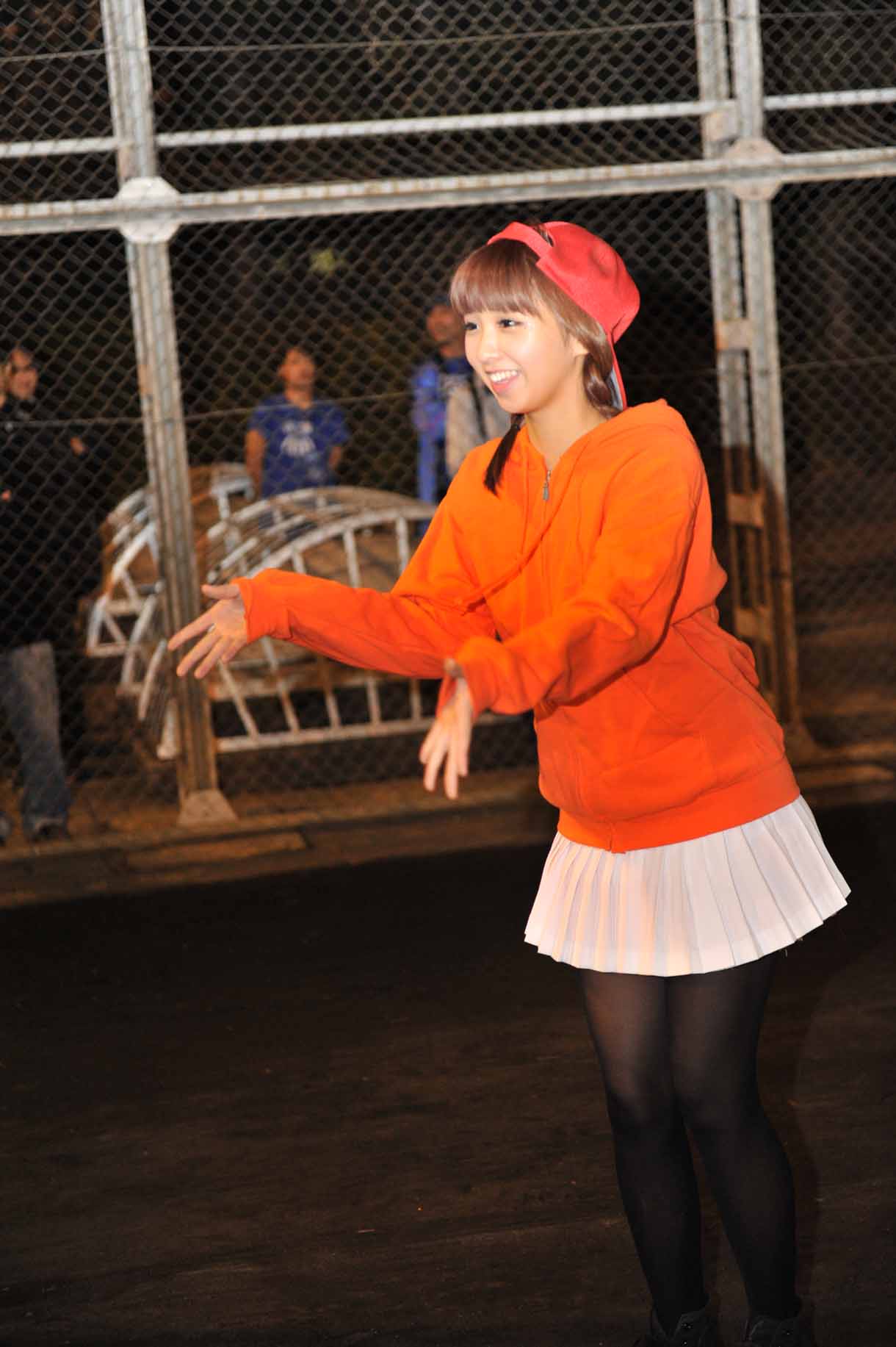 トスを上げる岩村捺未。