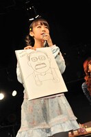 パッセンジャーの似顔絵を描いた増井みお。