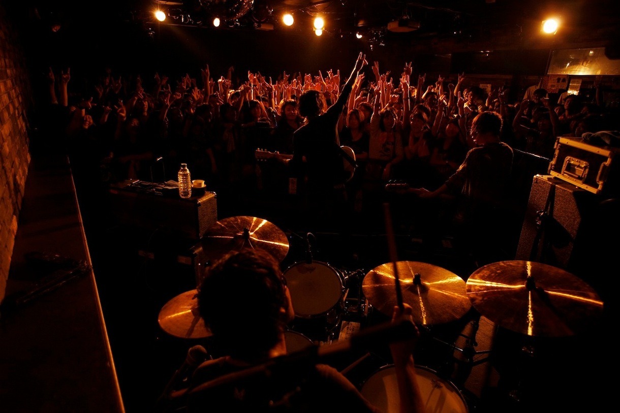 DOES「対バン10本勝負」下北沢GARDEN公演の様子。（Photo by susie）