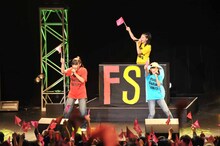 飯田來麗、磯野莉音、水野由結によるスペシャルユニット「FUNKY SAKURA BABYS」。