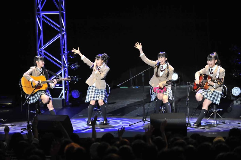 左から佐藤日向、堀内まり菜、杉崎寧々、飯田來麗。