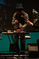 お茶を点てる森永悠希。