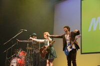 ライブパフォーマンスを終えた直後のMUSH&Co.。