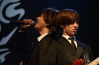 左から三浦翔平と水田航生。