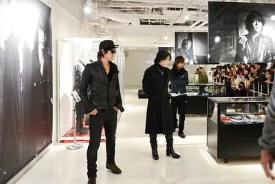 「LUNA SEA × TOWER RECORDS presents A WILL」を訪れたJ、RYUICHI、INORAN。