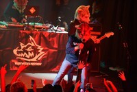 MAN WITH A MISSIONアメリカ公演の様子。