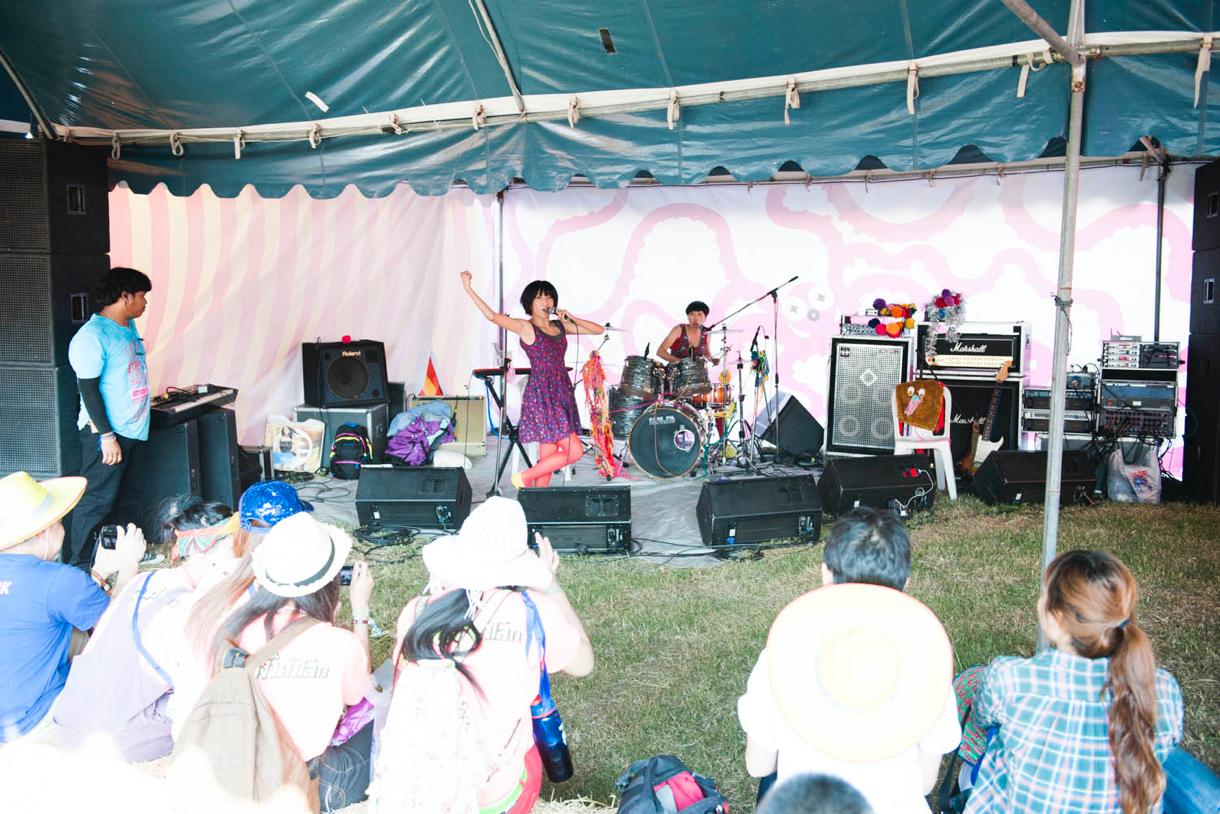 Kiiiiiii「Big Mountain Music Festival 5」出演時の様子。（撮影：後藤武浩）