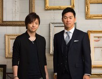 左から三浦大知、福岡ソフトバンクホークスの長谷川勇也選手。