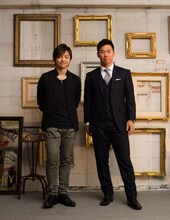 左から三浦大知、福岡ソフトバンクホークスの長谷川勇也選手。