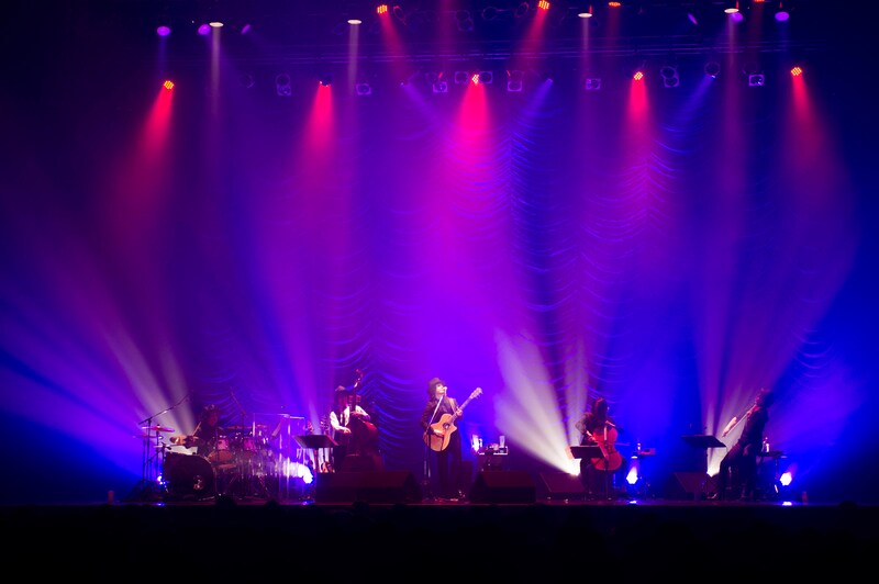 AKIHIDE「AKIHIDE Premium Night Show "Lapis Lazuli"」東京・Zepp Tokyo公演の様子。