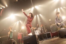 ドレスコーズ「More Pricks Than Kicks TOUR」東京・SHIBUYA-AX公演の様子。（撮影：松本時代）