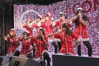 「J:COM×Universal music presents TOKYO SKYTREE TOWN Christmas Countdown LIVE」で行われたPASSPO☆のライブの様子。