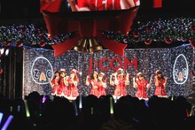 「J:COM×Universal music presents TOKYO SKYTREE TOWN Christmas Countdown LIVE」で行われたPASSPO☆のライブの様子。