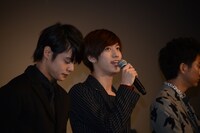 水田航生（中央）