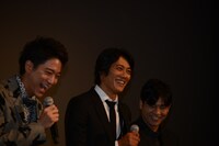 左から浅香航大、反町隆史、小泉徳宏。