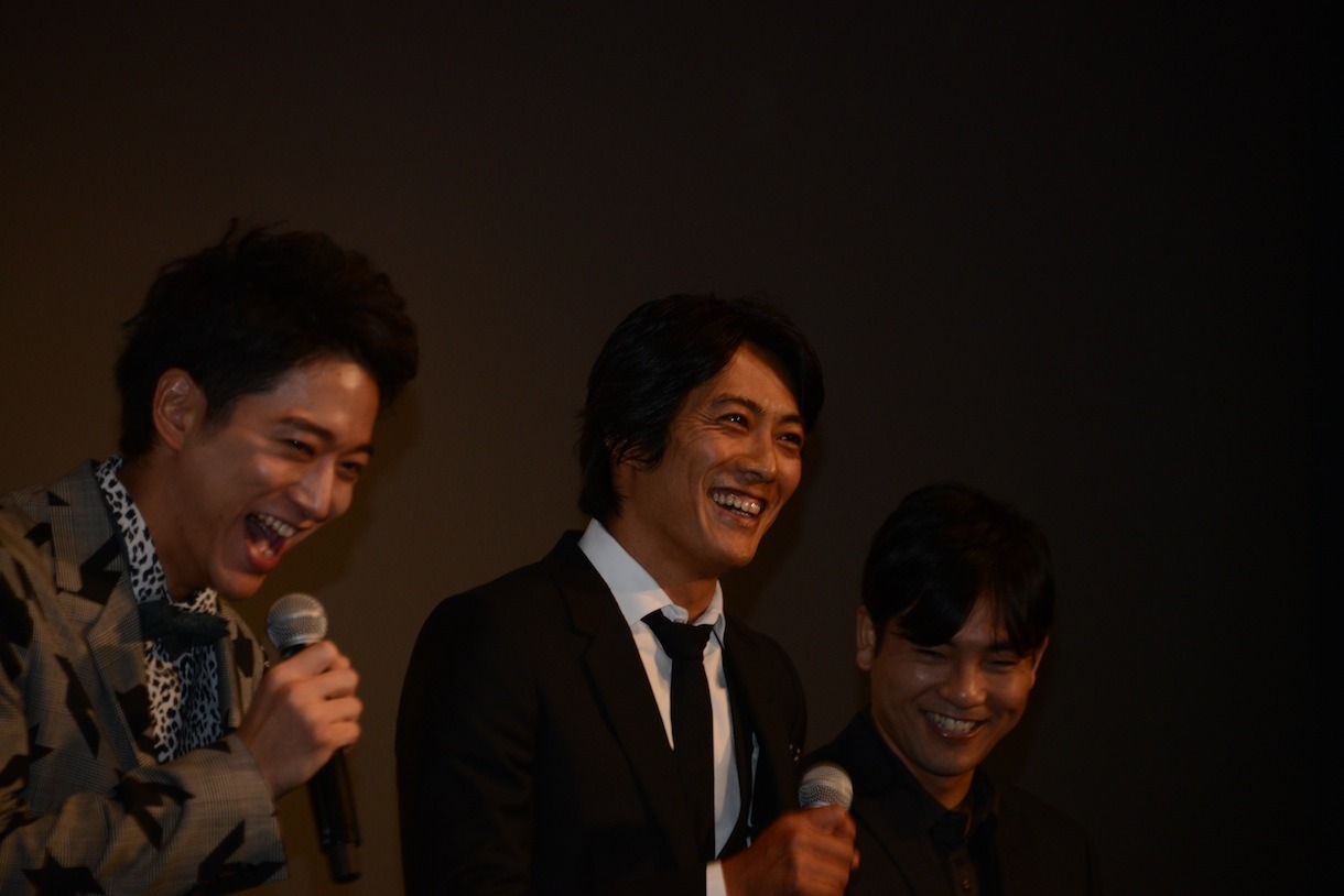 左から浅香航大、反町隆史、小泉徳宏。