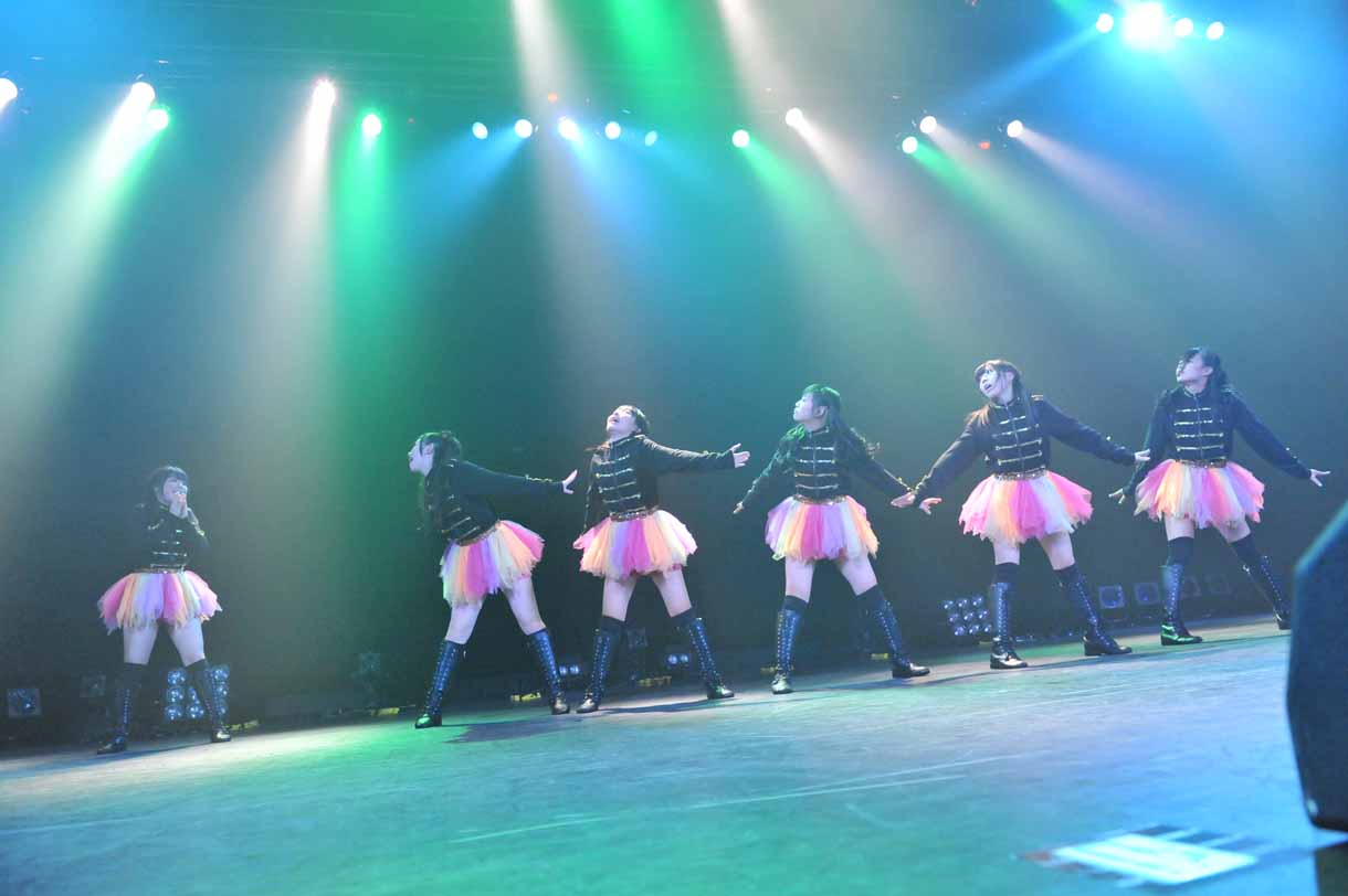 LinQ「LinQ ちかっぱ全国ツアー2013」ライブの様子。