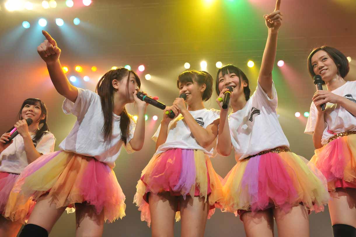 LinQ「LinQ ちかっぱ全国ツアー2013」ライブの様子。