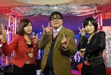 左から中村愛、カンニング竹山、藤岡みなみ。