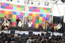 「『SPECIAL 10WEEKS! AEON』DREAMS COME TRUE SPECIAL LIVE」の様子。