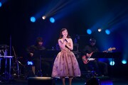 平原綾香。「L’ULTIMO BACIO Anno 13 10th Anniversary 平原綾香 デビュー10周年記念 一夜限りのスペシャルライブ」の様子。