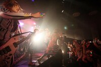 「華麗なる激情 Vol.7」東京公演にゲスト参加したカメレオ。（撮影：釘野孝宏、伊坂謙）