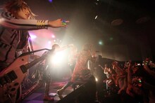 「華麗なる激情 Vol.7」東京公演にゲスト参加したカメレオ。（撮影：釘野孝宏、伊坂謙）